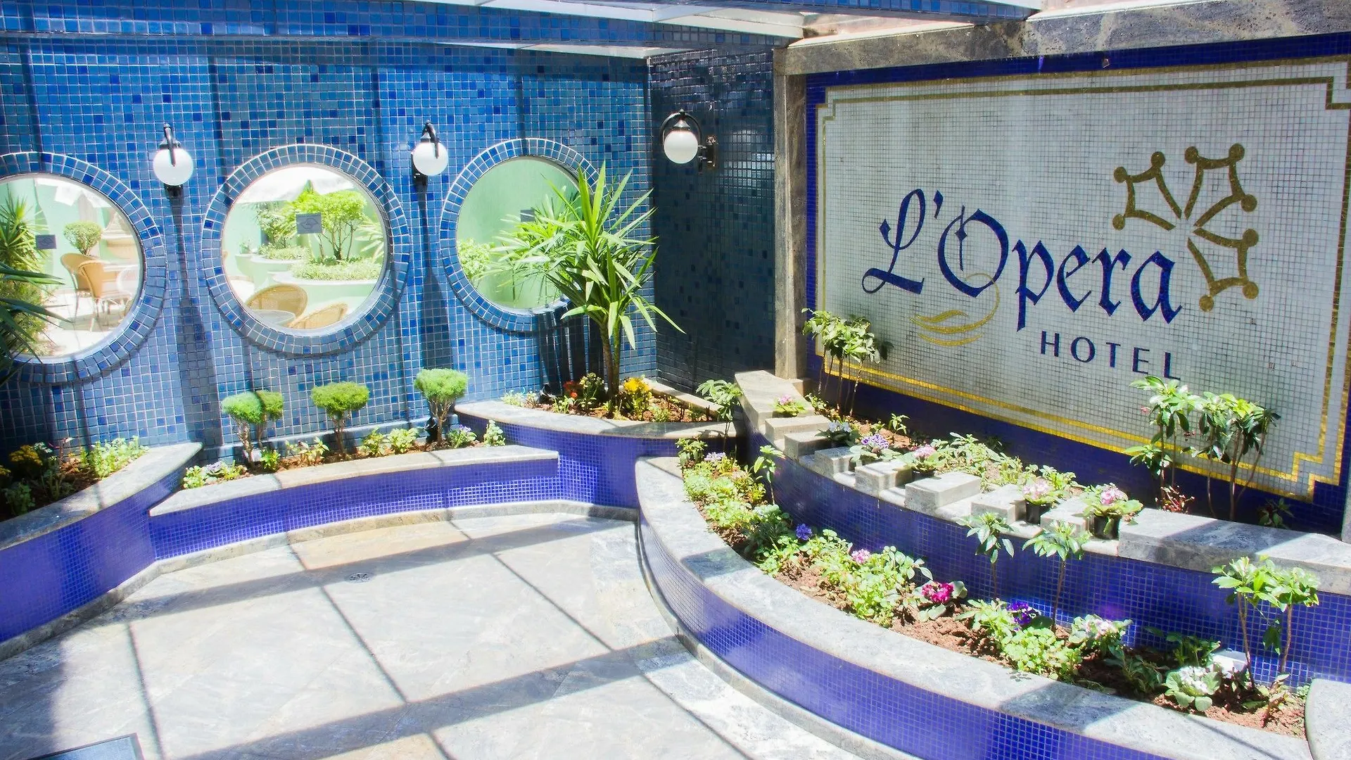 L\'Opera Hotel location